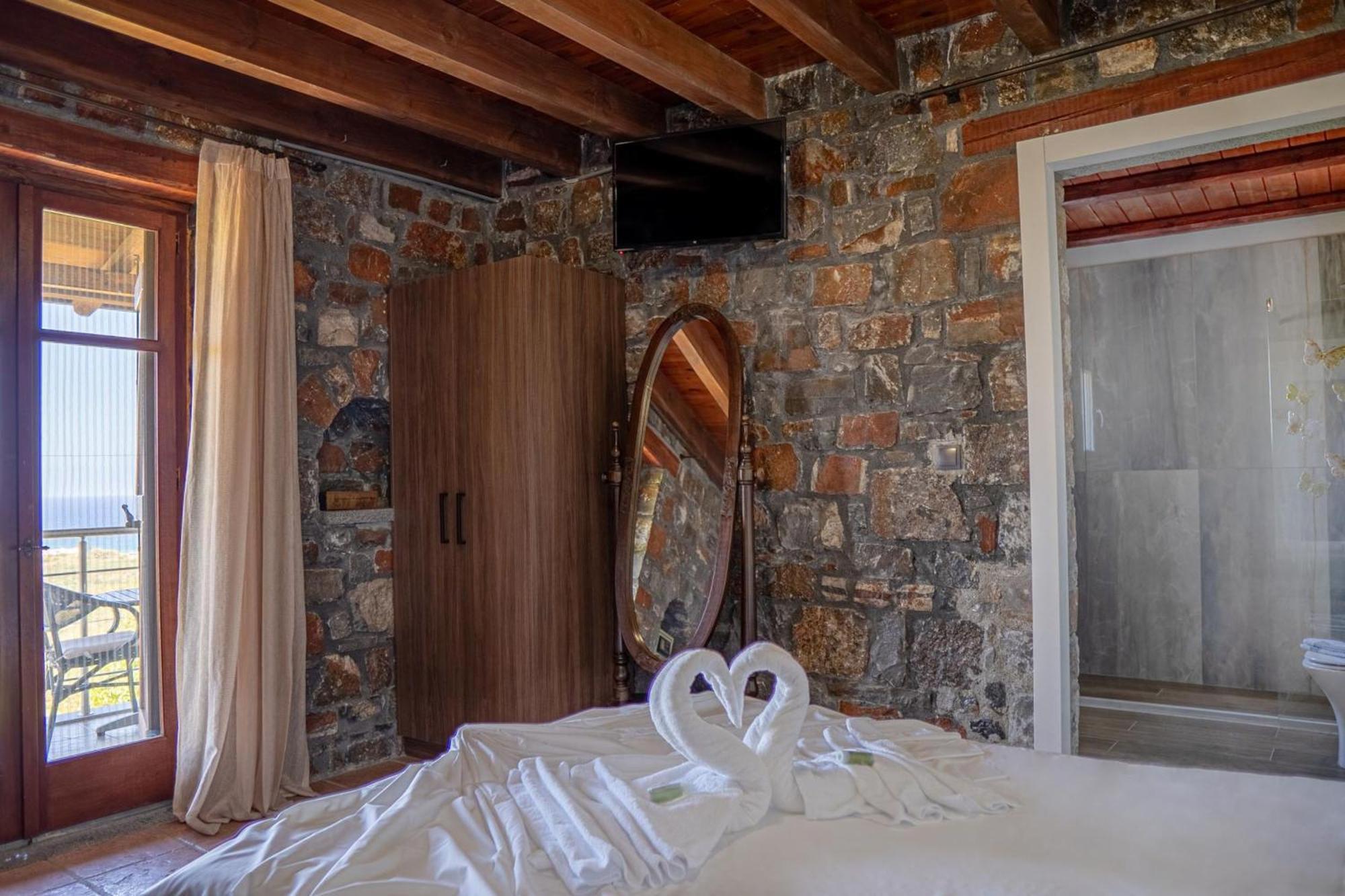 Iris Stone Built Villa Milatos Exterior photo